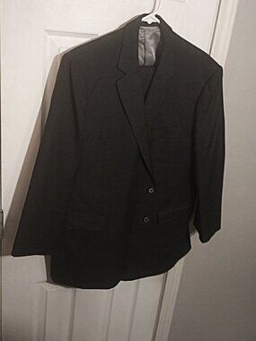 Men's Gray 2 Piece Suit   46S